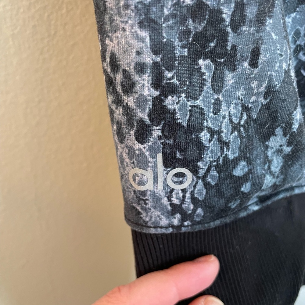 ALO | Goddess Leggings | Snake Print Black | Size XS - Picture 7 of 11